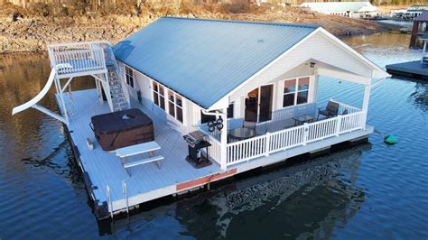 floating cabin rentals.